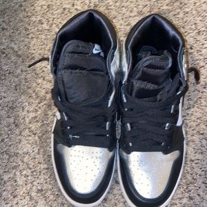 Air Jordan 1 Retro High OG 'Silver Toe'